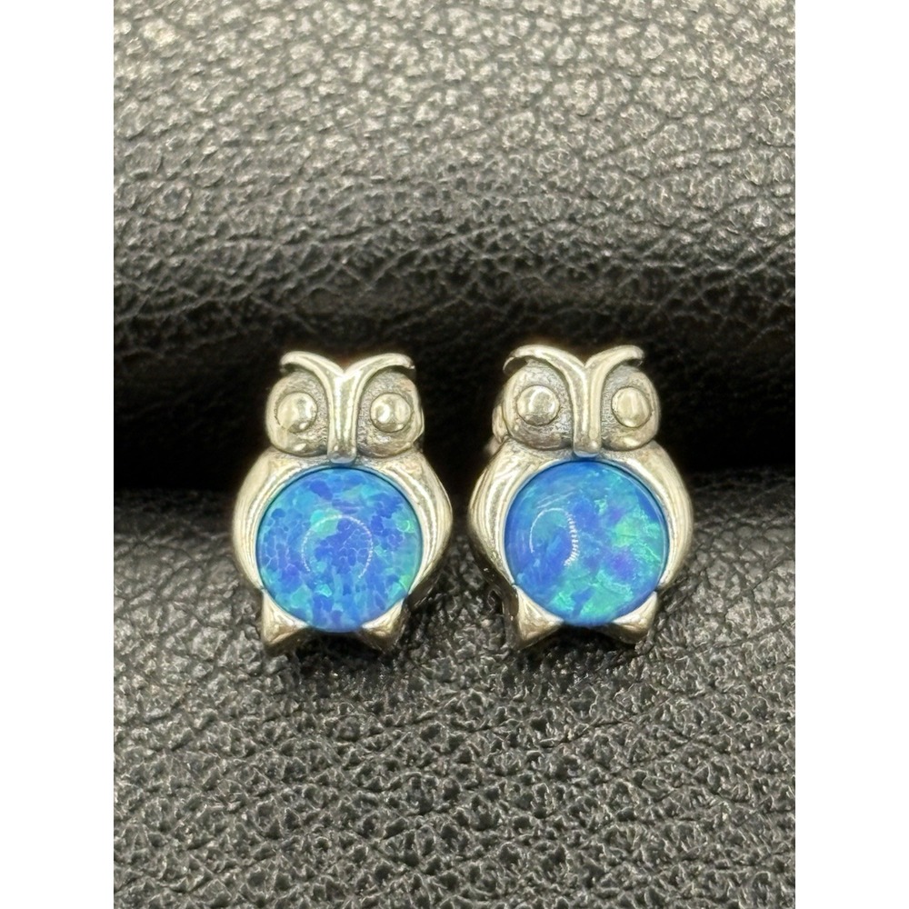 New Condition Sterling Silver Lab Blue Opal Dainty Stud Earrings 925 E11